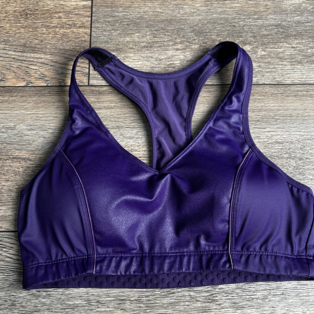 Moving Comfort Vixen Molded Cups Sports Bra Purple #300290 Sz M (34 A/B-36A)